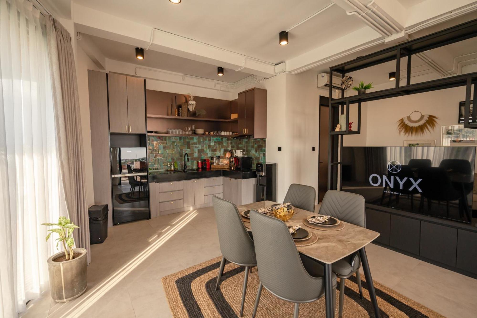 Onyx Beach Hotel Canggu Екстериор снимка